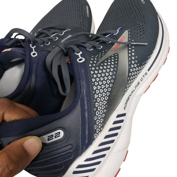 Brooks Adrenaline Gts 22 Running Shoe - Picture 13 of 13